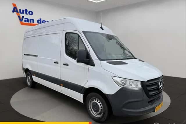 Mercedes-Benz Sprinter (2022) thumbnail 1