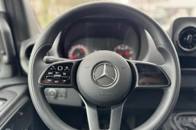 Mercedes-Benz Sprinter (2022) thumbnail 5