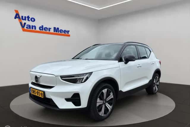 Volvo XC40 (2023) thumbnail 2