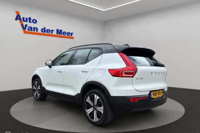 Volvo XC40 (2023) thumbnail 3
