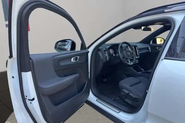 Volvo XC40 (2023) thumbnail 4