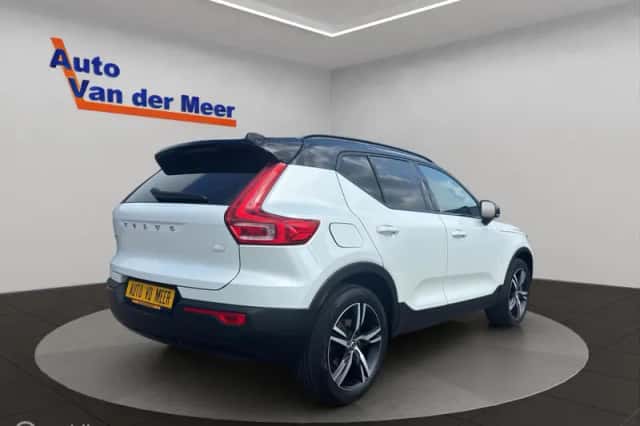 Volvo XC40 (2021) thumbnail 3