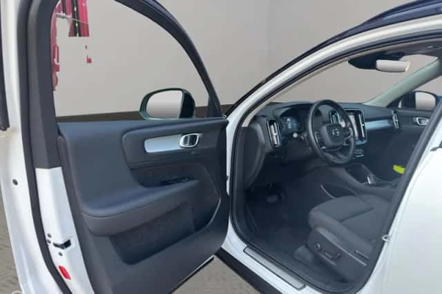 Volvo XC40 (2021) thumbnail 4