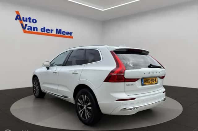 Volvo XC60 (2021) thumbnail 2