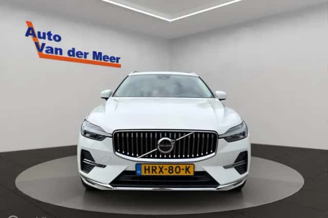 Volvo XC60 (2021) thumbnail 3
