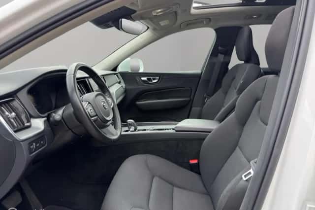 Volvo XC60 (2021) thumbnail 4