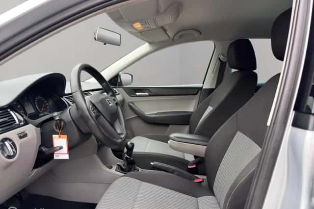 SEAT Toledo (2014) thumbnail 4