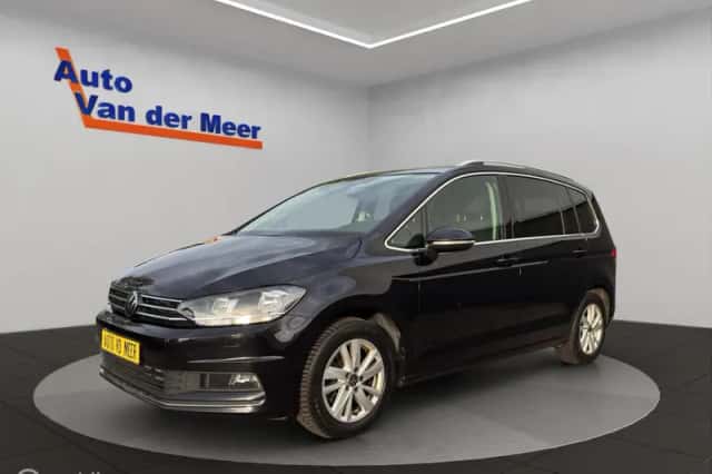 Volkswagen Touran (2023) thumbnail 2