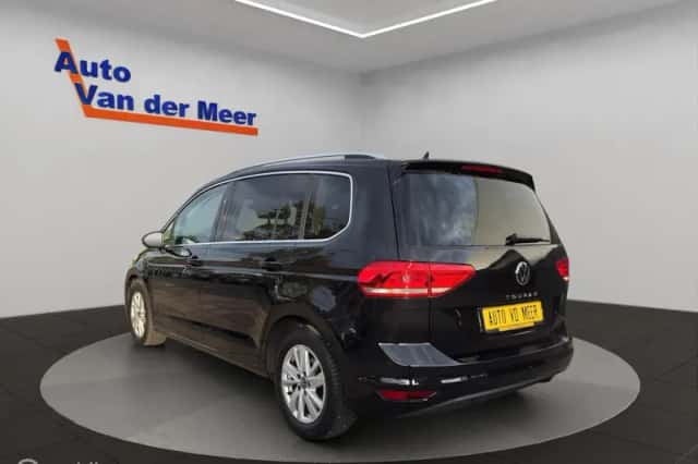 Volkswagen Touran (2023) thumbnail 3