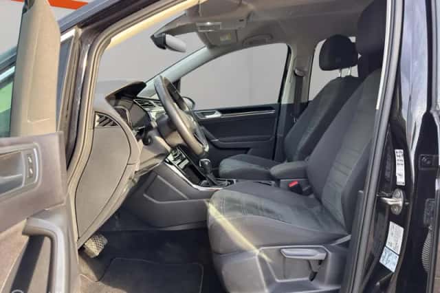 Volkswagen Touran (2023) thumbnail 4