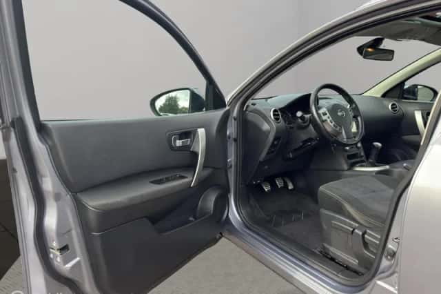 Nissan Qashqai (2013) thumbnail 4