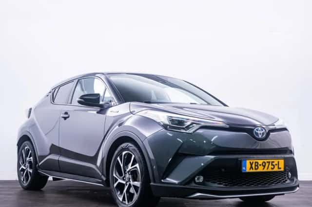 Toyota C-HR (2018) thumbnail 4