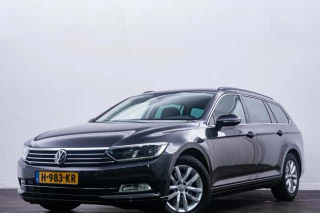 Volkswagen Passat (2018) thumbnail 1