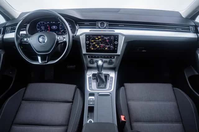 Volkswagen Passat (2018) thumbnail 2