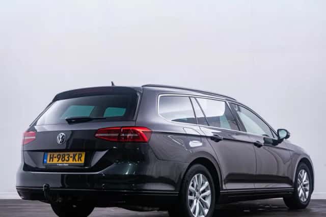 Volkswagen Passat (2018) thumbnail 3