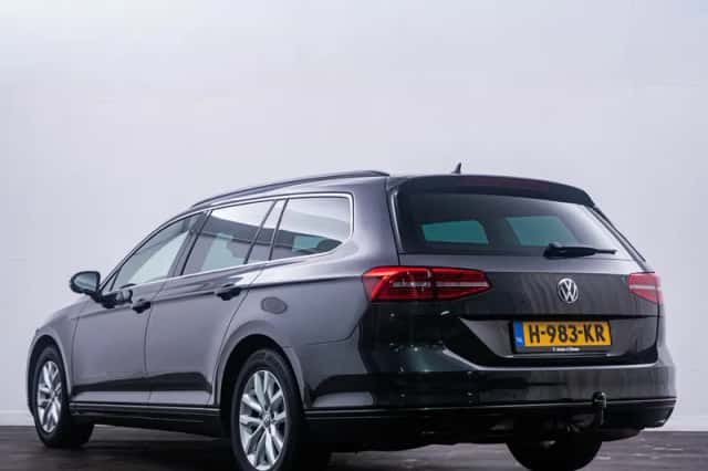 Volkswagen Passat (2018) thumbnail 5