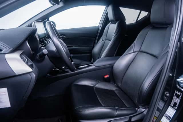 Toyota C-HR (2018) thumbnail 6