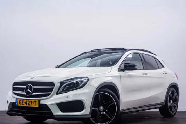 Mercedes-Benz GLA-Klasse (2015) thumbnail 1