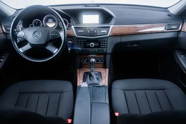 Mercedes-Benz E-Klasse (2011) thumbnail 2