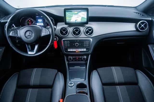 Mercedes-Benz CLA-Klasse (2017) thumbnail 2