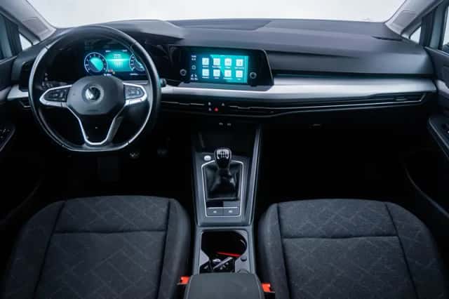 Volkswagen Golf (2021) thumbnail 2