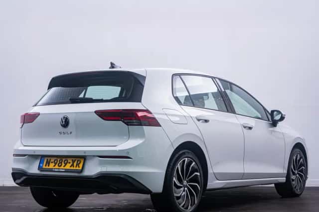 Volkswagen Golf (2021) thumbnail 3