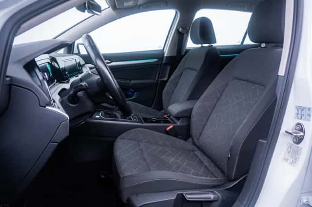 Volkswagen Golf (2021) thumbnail 6