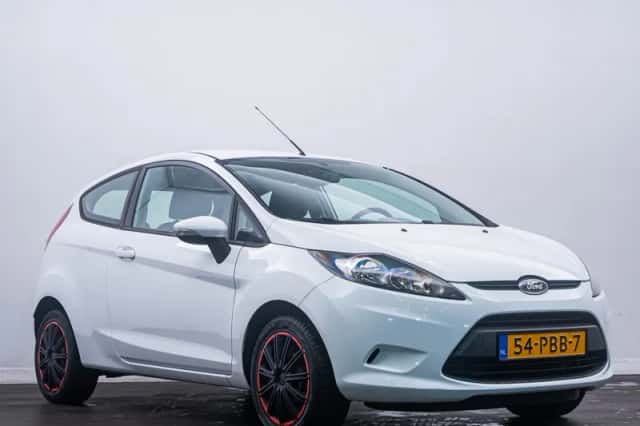 Ford Fiesta (2010) thumbnail 4