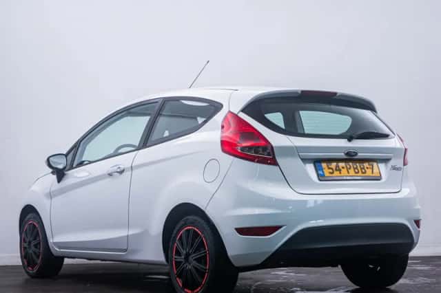Ford Fiesta (2010) thumbnail 5