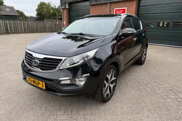 Kia Sportage (2010) thumbnail 2