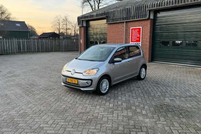 Volkswagen Up! (2014) thumbnail 3