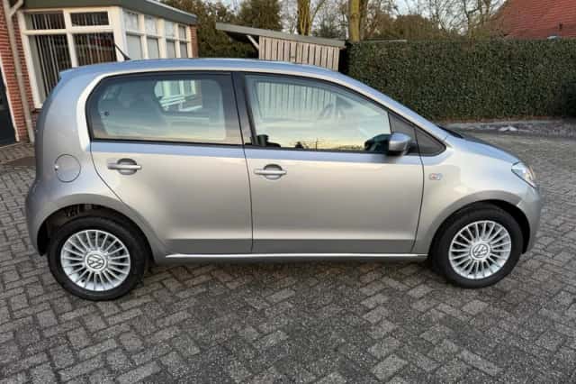 Volkswagen Up! (2014) thumbnail 6