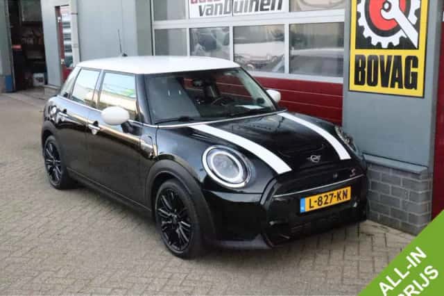 MINI Cooper S (2021) thumbnail 1