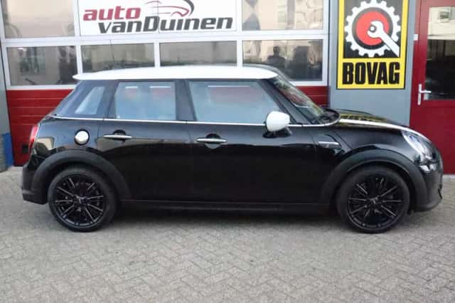 MINI Cooper S (2021) thumbnail 2
