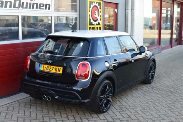 MINI Cooper S (2021) thumbnail 4