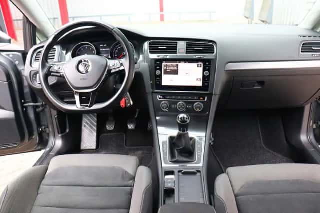 Volkswagen Golf (2019) thumbnail 3