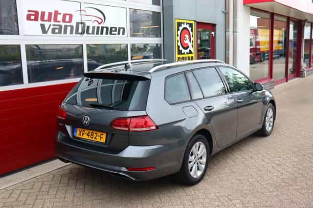 Volkswagen Golf (2019) thumbnail 4