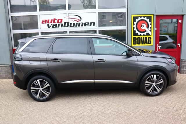 Peugeot 5008 (2022) thumbnail 2