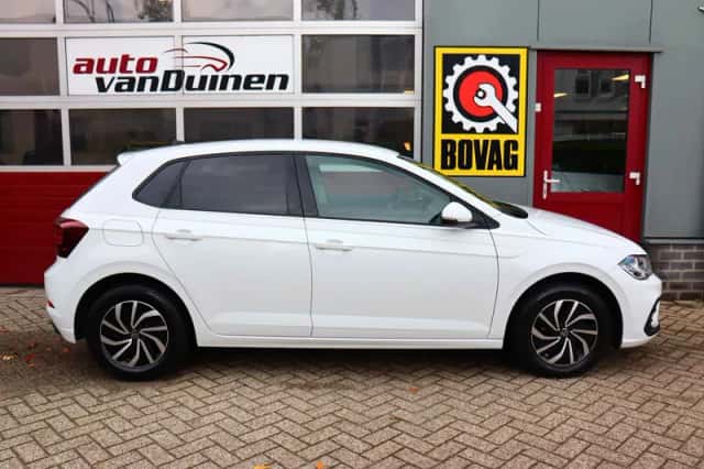 Volkswagen Polo (2022) thumbnail 2