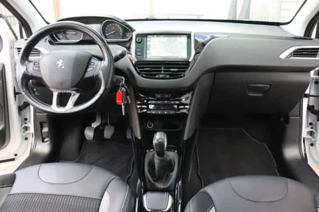 Peugeot 2008 (2016) thumbnail 3