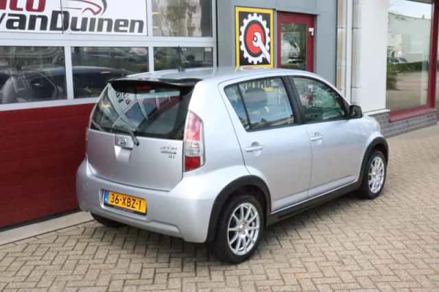 Daihatsu Sirion (2012) thumbnail 3
