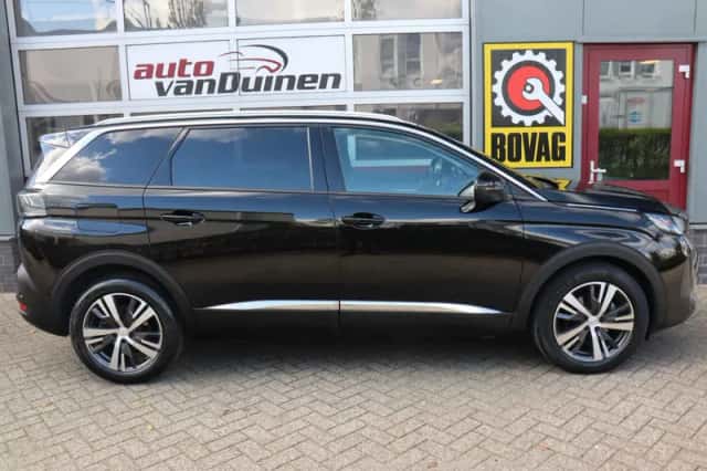 Peugeot 5008 (2022) thumbnail 2