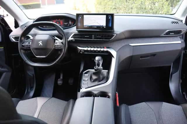 Peugeot 5008 (2022) thumbnail 3
