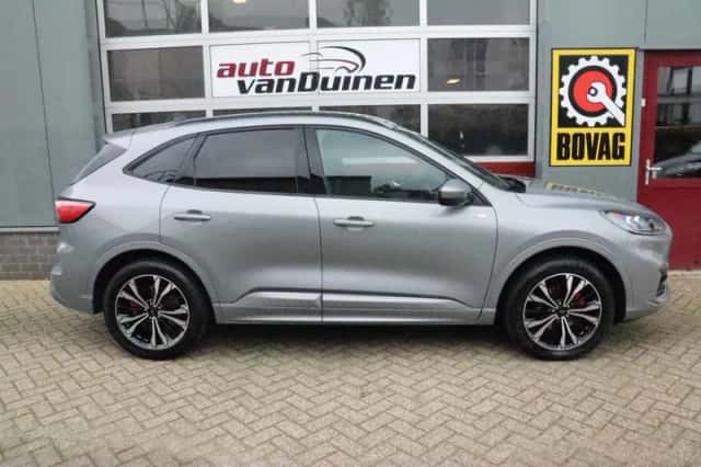Ford Kuga (2021) thumbnail 2