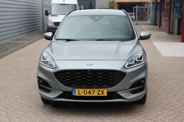 Ford Kuga (2021) thumbnail 5