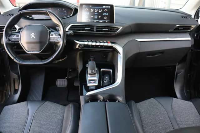 Peugeot 3008 (2020) thumbnail 3