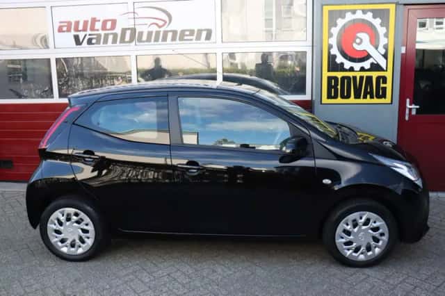 Toyota Aygo (2019) thumbnail 2