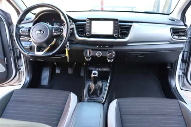 Kia Stonic (2020) thumbnail 3