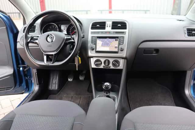 Volkswagen Polo (2016) thumbnail 3
