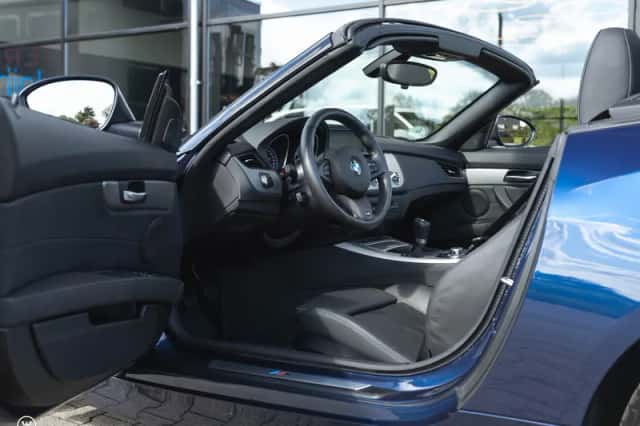 BMW Z4 (2010) thumbnail 2